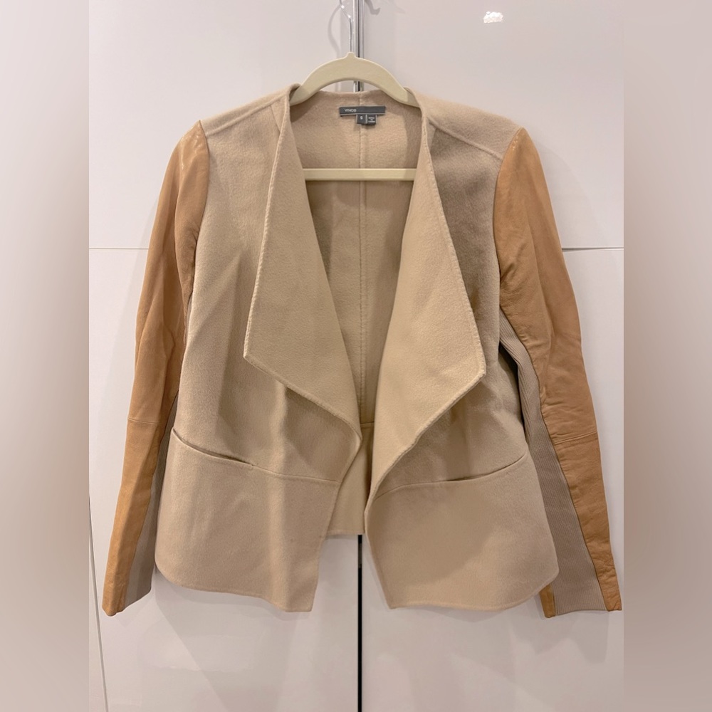 VINCE WOMEN’S WOOL JACKET WITH LEATHER SLEEVES